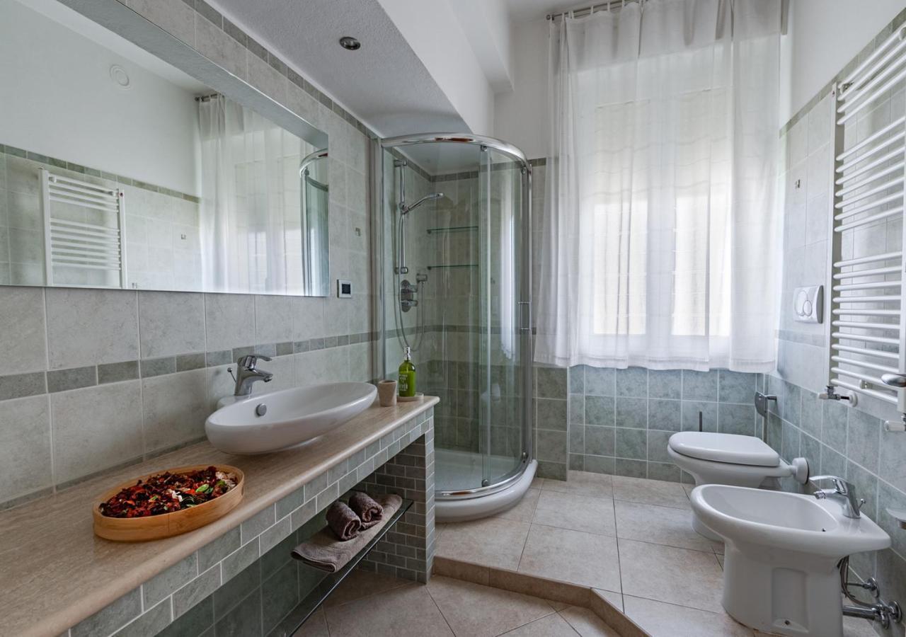 Apartamento Luxury House Near Train Station Livorno Exterior foto